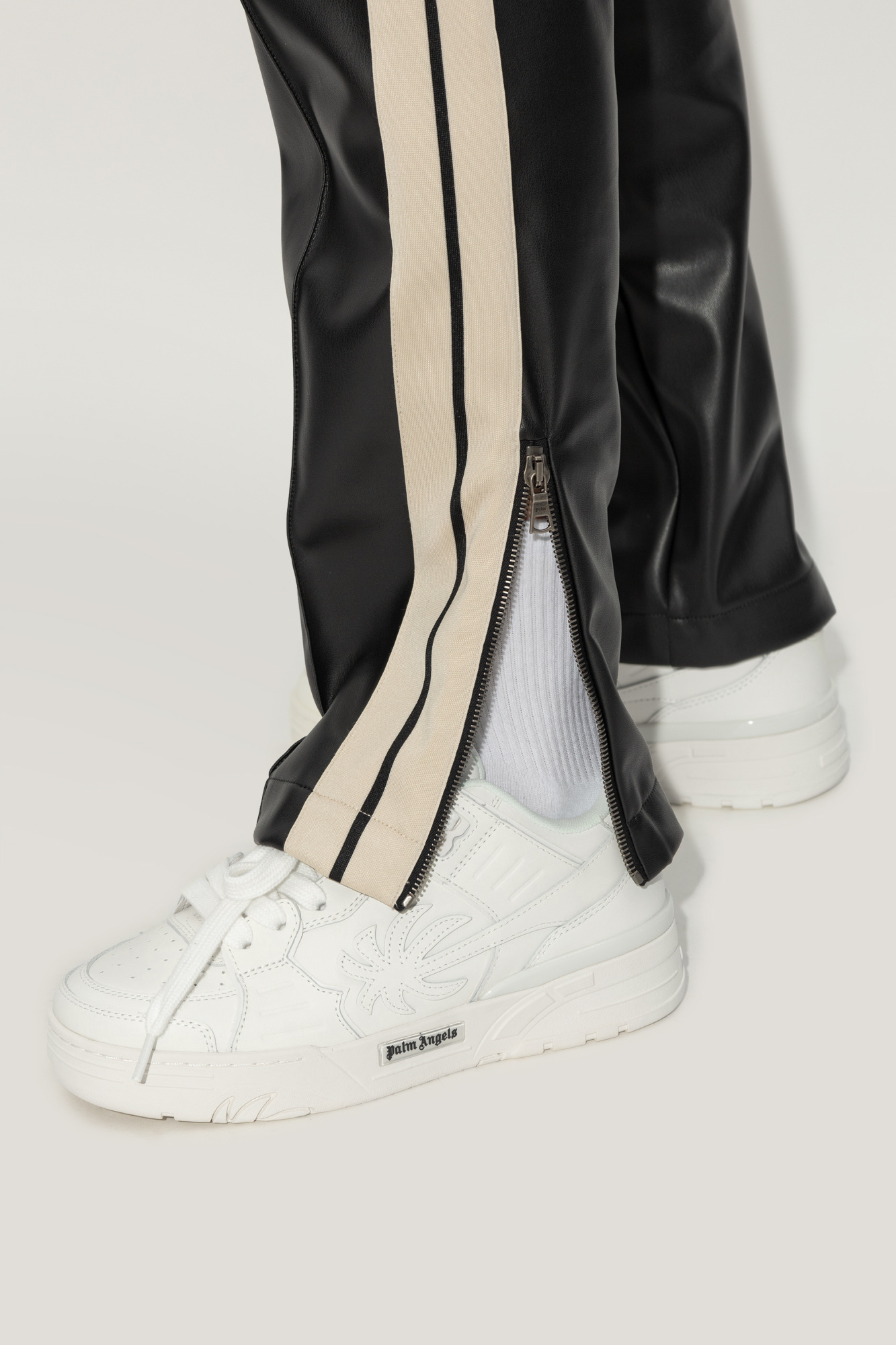 【関税＆送料込み】Palm Angels Venice Worn Out Sneakers Whi VENICE WORN OUT SNEAKERS WHITE - CORAL R in WHITE - CORAL